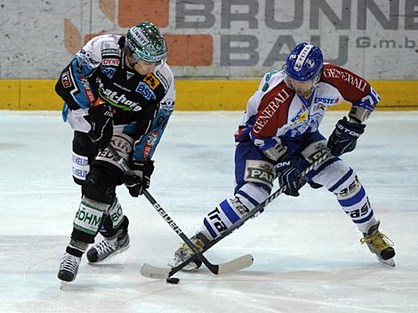 Martin Grabher Meier, Linz und Frank Banham, Zagreb, EHC Liwest Black Wings Linz vs. KHL Medvescak Zagreb, Platzierungsrunde