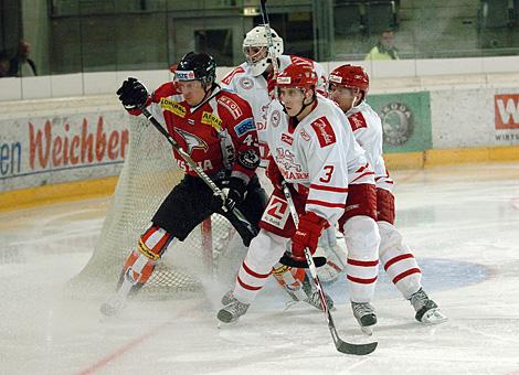 #45 David Schuller, Stuermer, Team Austria vor dem Tor der Daenen.