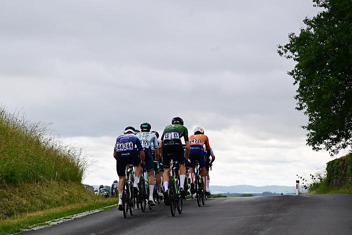 Das Peloton unterwegs im Innviertel, 2. Etappe Eferding - Reichersberg, Oberösterreich Rundfahrt