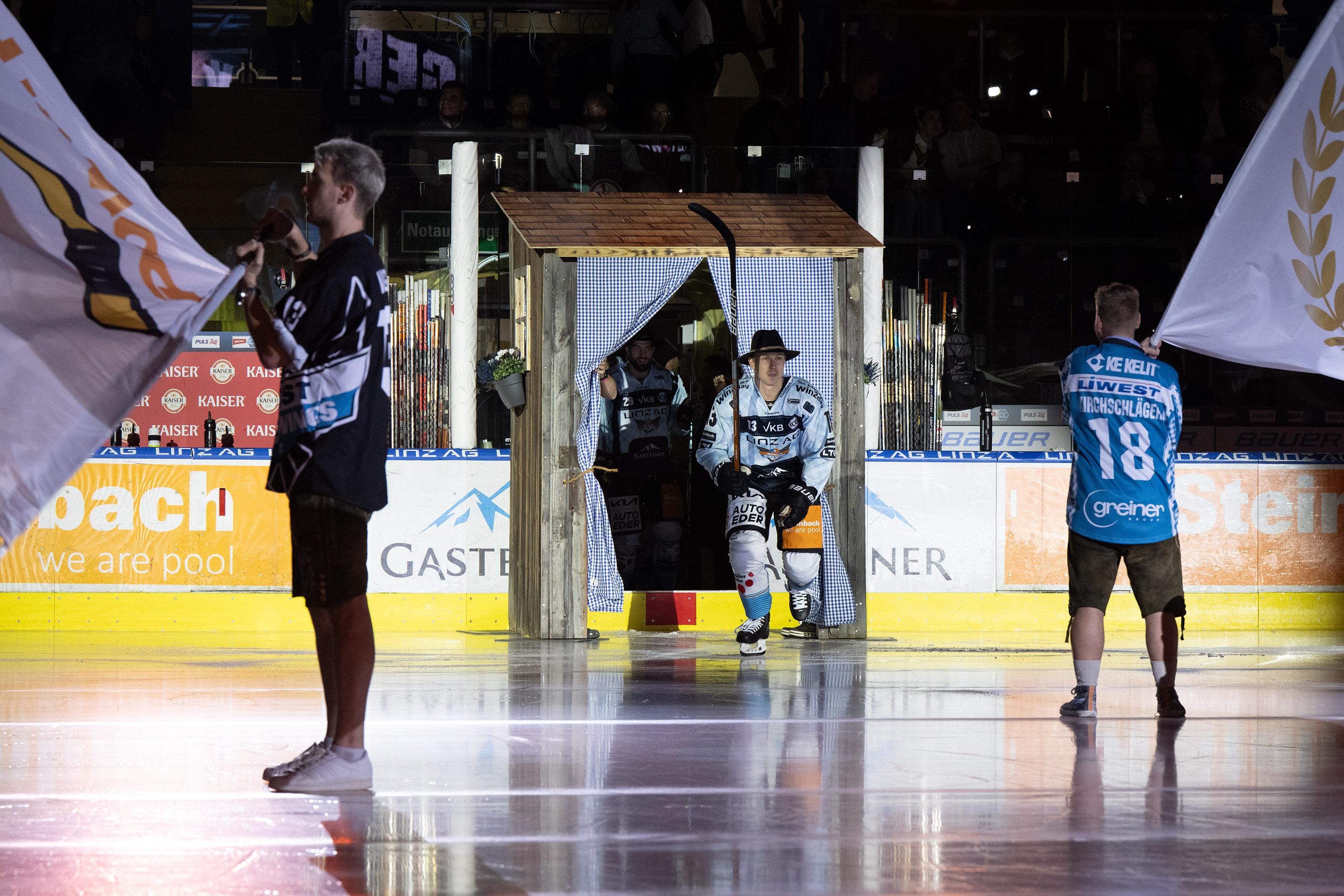 Gerd Kragl (Steinbach Black Wings Linz) Oktoberfest, Steinbach Black Wings Linz vs Moser Medical Graz 99ers, Linz AG Eisarena