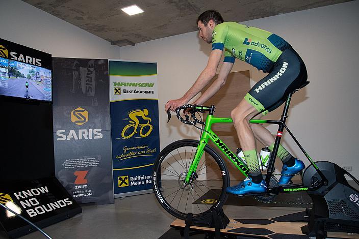 Jonas Rapp (GER, Hrinkow Advarics Cycleang) trainiert auf dem Saris Smarttrainer, Herren Elite, UCI Continental, Raiffeisen Hrinkow Bike Akademie