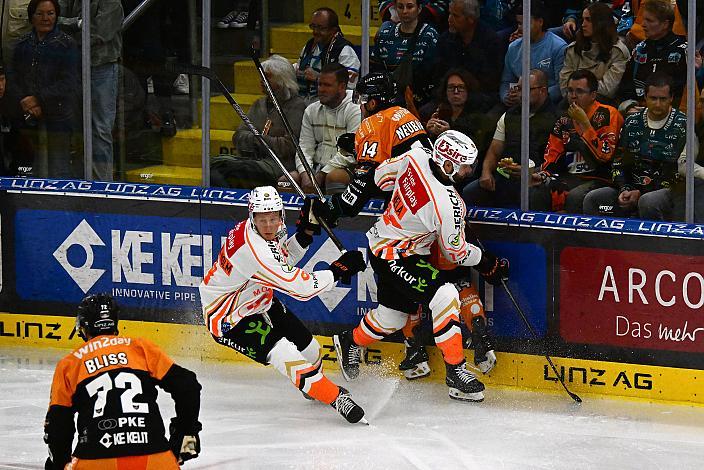 Ole Julian Bjorgvik-Holm (Moser Medical Graz 99ers), Henrik Neubauer (Steinbach Black Wings Linz), Markus Vela (Moser Medical Graz 99ers), 7. Runde ICE, Steinbach Black Wings Linz vs Moser Medical Graz 99ers, Linz AG Eisarena 