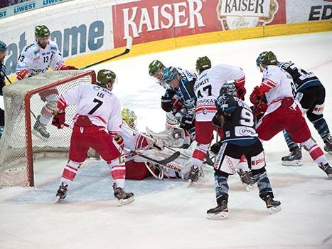 Robert Lukas, Linz und Jaroslav Huebl, Bozen, EHC Liwest Black Wings Linz vs HCB Suedtirol, 5. Viertelfinale