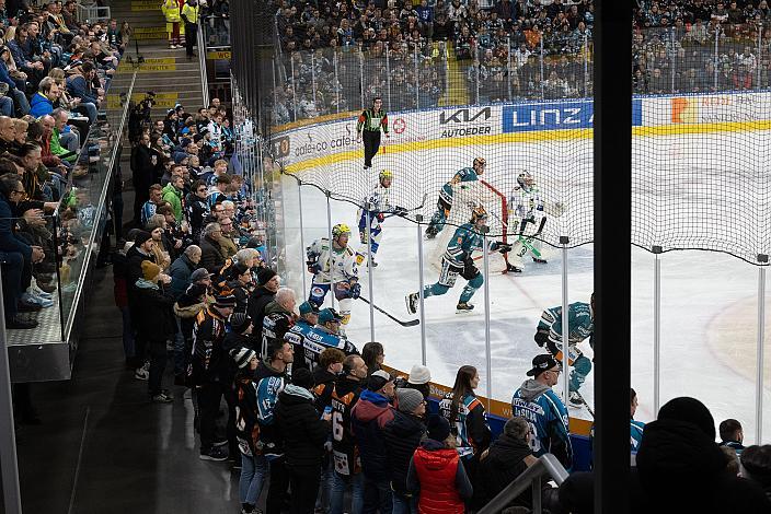 Andrang zum Heimspiel der Black Wings unter dem Motto Retro Night, Steinbach Black Wings Linz vs EC ID Wärmepumpen VSV, 47. Runde, Retro Night, ICE Hockey League, Steinbach Black Wings Linz, Linz AG Eisarena