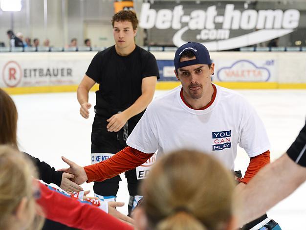 Alex Westlund und Michael Lebler, Linz mit Fans EHC Liwest Black Wings Linz vs EC Red Bull Salzburg