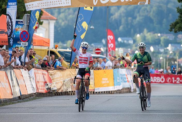 Siegerin Lydia Ventker (GER, MAXX-Solar Linding Woman Racing RG), 2. Platz Helena Bieber (GER, MAXX-Solar Linding Woman Racing RG) Braunau, Kriterium, ÖRV RadLiga, Radsport, Radliga, ÖRV, Damen Elite, 