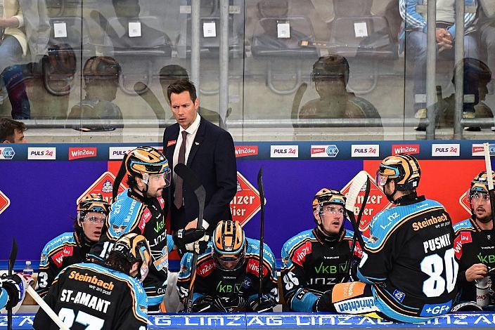 Head Coach Philipp Lukas (Steinbach Black Wings Linz) Win2Day ICE Hockey League,  Steinbach Black Wings Linz vs EC KAC,  Linz AG Eisarena 