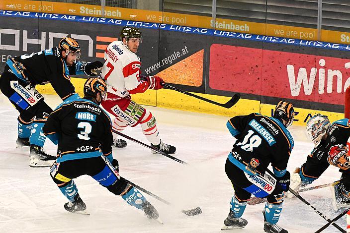 Matt Bradley (HCB Suedtirol Alperia), Raphael Wolf (Steinbach Black Wings Linz), Ken Ograjensek (Steinbach Black Wings Linz), Tormann Rasmus Tirronen (Steinbach Black Wings Linz)  Win2Day ICE Hockey League,  Steinbach Black Wings Linz vs  HCB Südtirol Alperia,  Linz AG Eisarena 