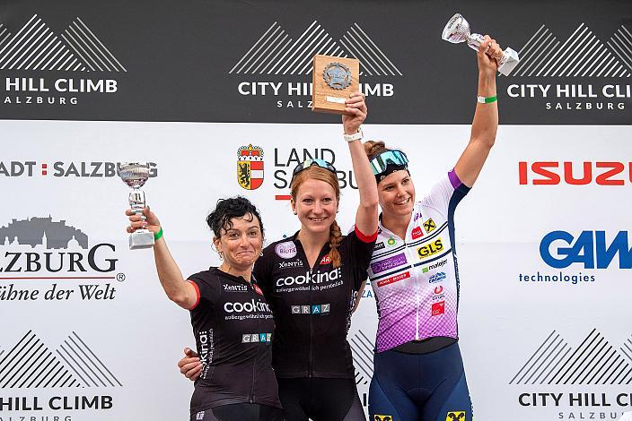 2. Platz Manuela Hartl (GER, Team Cookina ARBÖ ASKÖ Graz RLM Stmk), Siegerin Carina Schrempf (AUT, Team Cookina ARBÖ ASKÖ Graz RLM Stmk) 3. Platz Elisabeth Kappaurer (AUT, Union Raiffeisen Radteam Tirol), City Hill Climb Salzburg, Festung Hohensalzburg, Radsport, Bergrennen
