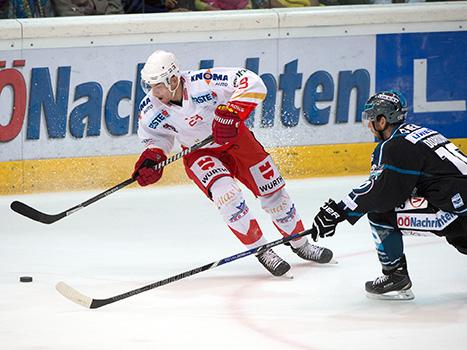 Marc-Andre Dorion, Linz, gegen Markus Gander, Bozen, EHC Liwest Black Wings Linz vs HCB Suedtirol