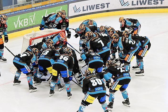 Das Team der Steinbach Black Wings Linz Win2Day ICE Hockey League,  Steinbach Black Wings Linz vs EC KAC,  Linz AG Eisarena 