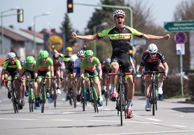 Jannik Steimle (GER, Team Vorarlberg Santic) siegt in Wels