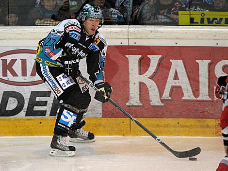 Jan-Axel Alavaara, Linz im Angriff, EHC Liwest Black Wings Linz vs. EC Red Bull Salzburg, Platzierungsrunde