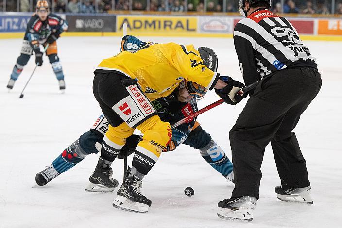 Zachery Sill (HC Pustertal Wölfe), Sean Collins (Steinbach Black Wings Linz), Steinbach Black Wings Linz vs HC Pustertal Woelfe, ICE Eishockey Liga, Linz AG Eisarena