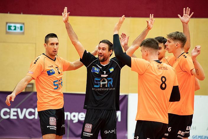 Das Team des VCA Amstetten Niederösterreich jubelt, Volleyball Europacup VCA Amstetten NÖ vs VSC Law Academy Kharkiv (UKR)