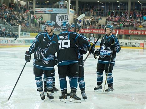 Die Linzer Black Wings feiern, HC TWK Innsbruck vs. EHC Liwest Black Wings Linz Testspiel, Haiefest