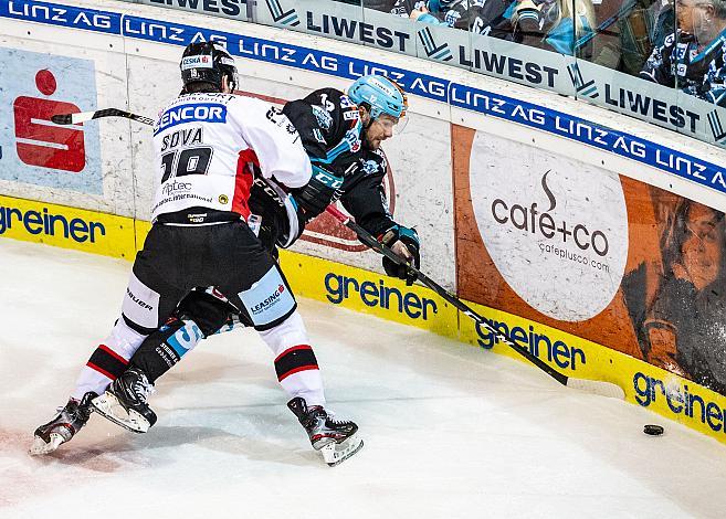 Ales Sova (HC Orli Znojmo), Alexander Cijan (EHC Liwest Black Wings Linz),  Eishockey,  EHC Liwest Black Wings Linz vs HC Orli Znojmo