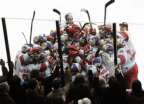 Salzburg jubelt ueber die Fuehrung in der Serie, EC Red Bull Salzburg vs. EV Vienna Capitals, Semifinale Spiel 3 