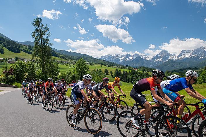 Das Feld im Stodertal 3. Etappe Traun - Hinterstoder, Int. Raiffeisen Oberösterreich Rundfahrt UCI Kat. 2.2