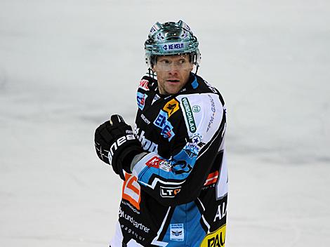 Jan-Axel Alavaara , EHC Liwest Black Wings Linz vs. HDD Tilia Olimpija Ljubljana 