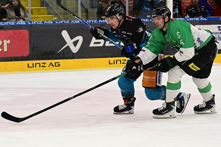 Ryan MacKinnon (Steinbach Black Wings Linz), Blaz Gregorc (HK Olimpija Ljubljana), 49. Runde ICE, Steinbach Black Wings Linz vs Olimpija Ljubljana, Linz AG Eisarena 