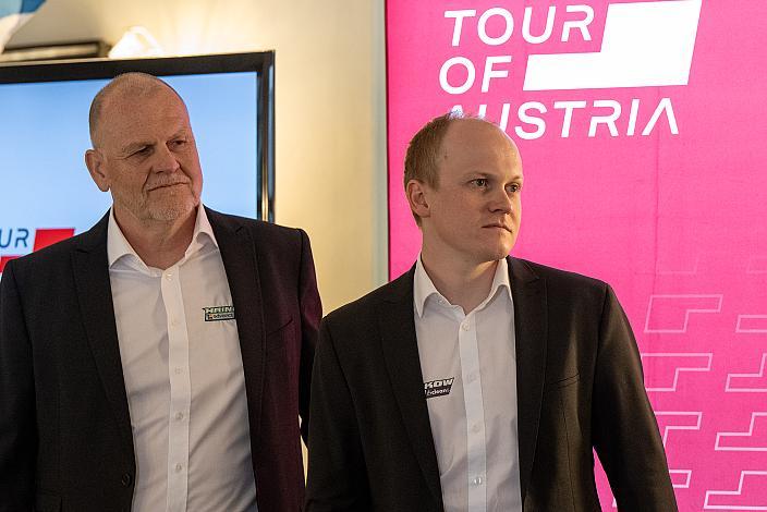 v.l. Alexander Hrinkow (Hrinkow Advarics), Team Manager Dominik Hrinkow (AUT, Hrinkow Advarics Cycleang Team),  Präsentation 2. Etappe, Maria Taferl Steyr 