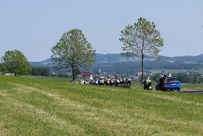 Das Peleton in Bad Leonfelden, 2. Etappe Wels - Bad Leonfelden, Int. Raiffeisen Oberösterreich Rundfahrt UCI Kat. 2.2