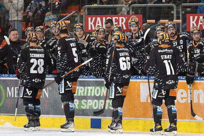 Die Steinbach Black Wings Linz feiern das Tor zum 2 zu durch Brian Lebler (Steinbach Black Wings Linz) Steinbach Black Wings Linz vs HK SZ Olimpija, 22. Runde, Trikot Movember, ICE Hockey League, Steinbach Black Wings Linz, Linz AG Eisarena 