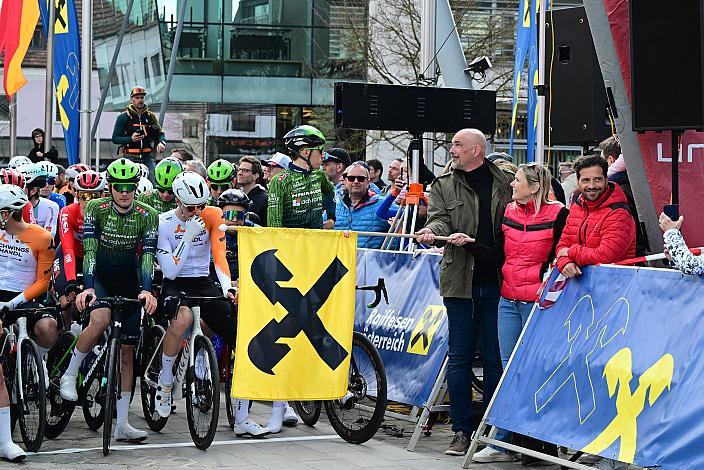 Start mit  Bürgermeisterin Dr. Sabine Naderer-Jelinek, Leonding, 65. Rad Saison Eroeffnungsrennen Leonding
