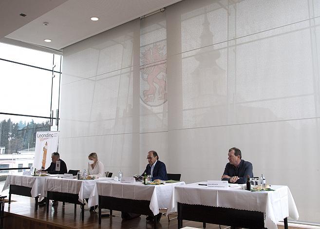 v.l. Vizebürgermeister Mag. Michael Täubel, Leonding, Bürgermeisterin Dr. Sabine Naderer-Jelinek, Leonding, Paul Resch (Präsident LRV Oberösterreich), Walter Ameshofer (LRV OÖ Vize Präsident)