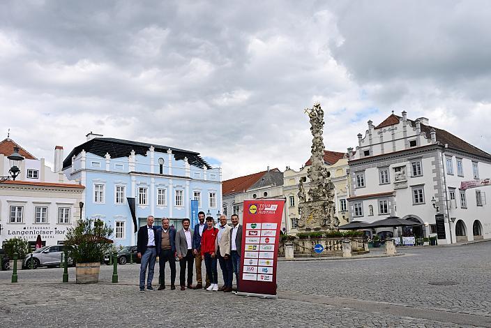 v.l. Thomas Pupp (Tour Direktor, Tour of Austria), Sportlandesrat LHStv. Udo Landbauer, MA, , Wolfgang Schwarz, Bürgermeister Mag. Harald LeopoldGeschäftsführer Ursin Haus Vinothek & Tourismusservice GmbH, Jürgen Brettschneider, LRV Präsident Niederösterreich, ⁠Ex-Radprofi Gerhard Zadrobilek (jüngster Toursieger der Geschichte) Pressekonferenz 5. Etappe Startort Langenlois NÖ; Herren Elite, Tour of Austria