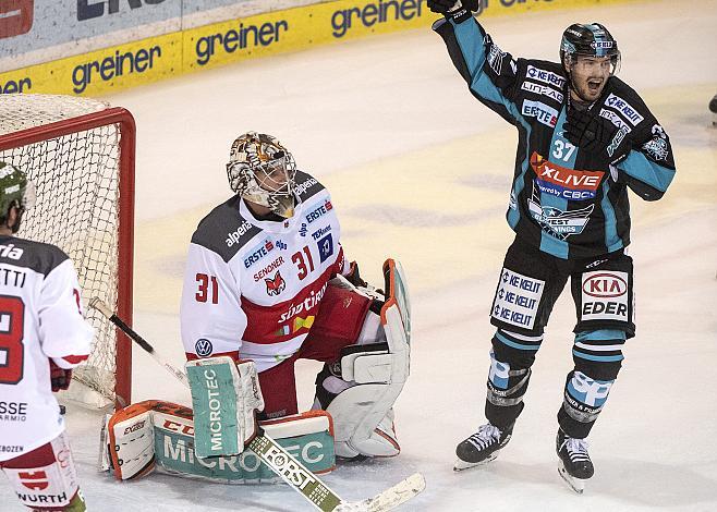 Andreas Kristler (EHC Liwest Black Wings Linz) jubelt vor Tormann Irving Leland (HCB Suedtirol Alperia)  EHC Liwest Black Wings Linz vs HCB Suedtirol Alperia