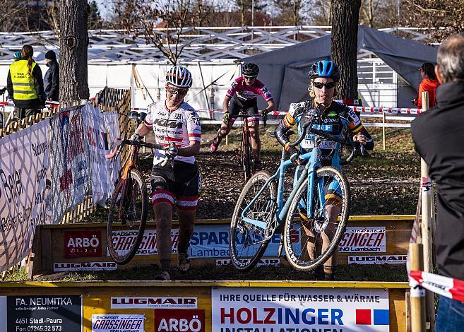 Siegerin Joyce VANDERBEKEN (BEL), Nadja Heigl (AUT, KTM Alchemist Racing Team),  Damenrennen, 11. Int. SPARKASSEN Radquerfeldein GP Stadl-Paura - Int. UCI C2 - 8. Dezember 2019