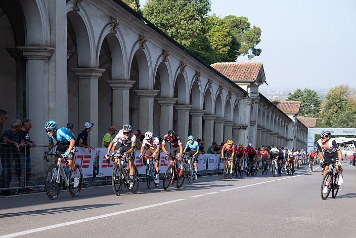 Das Peleton in Vicenza am Monte Berico,  86. Giro del Veneto UCI 1.1 Pro, Tombolo - Vicenza Monte Berici