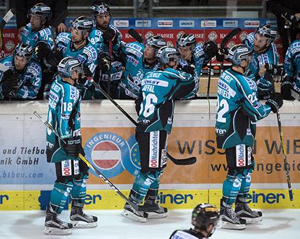 Linz feiert EHC Liwest Black Wings Linz vs Moser Medical Graz 99ers