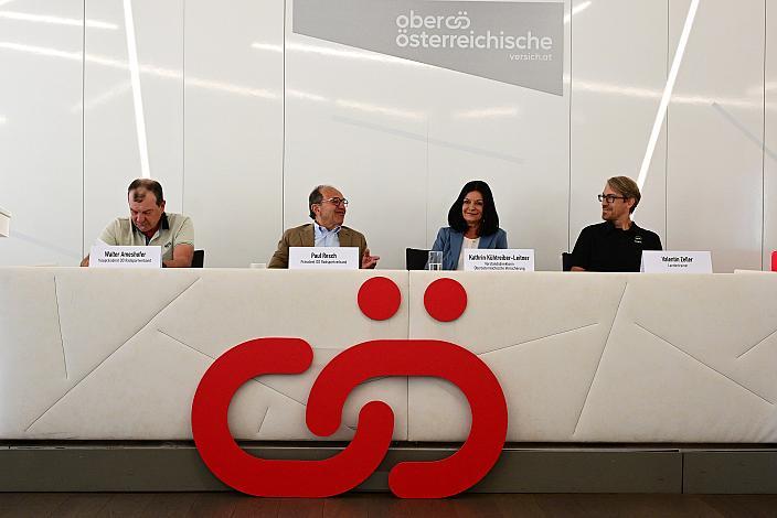 v.l. Walter Ameshofer (LRV OÖ Vize Präsident), Paul Resch (Präsident LRV Oberösterreich), Mag. Kathrin Kühtreiber-Leitner (Oberösterreichische Versicherung Vorstandsdirektorin  MBA), Valentin Zeller (LRV OÖ Landestrainer Radsport),  50. OÖ Junioren Rundfahrt Pressekonferenz
