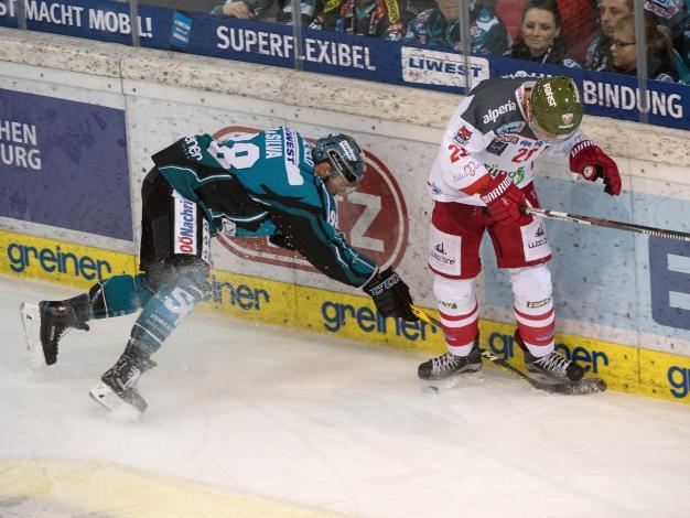 Dan DaSilva (EHC Liwest Black Wings Linz) und Jesse Root (HCB Suedtirol Alperia)  EHC Liwest Black Wings Linz vs HCB Suedtirol Alperia 3. Viertelfinale
