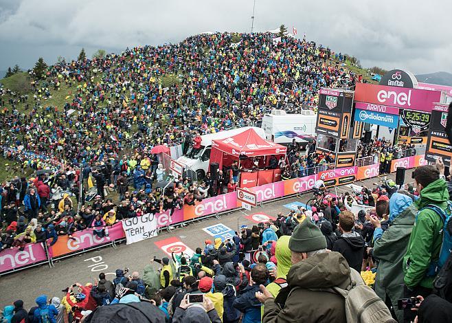 Christopher Froome (GBR, Team Sky) San Vito al Tagliamento -  Monte Zoncolan 186km