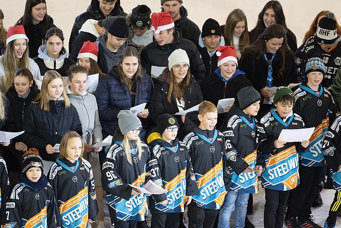 Die Kids aus dem Eishockeynachwuchs singen Weihnachtslieder,  Steinbach Black Wings Linz vs HK SZ Olimpija, 30. Runde, Trikot Movember, ICE Hockey League, Steinbach Black Wings Linz, Linz AG Eisarena 