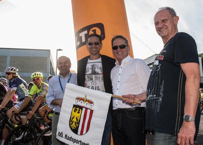 Start zur 1. Etappe der OÖ Rundfahrt,  Paul Resch (Präsident LRV Oberösterreich)
Start zur 1. Etappe der OÃ– Rundfahrt,  Paul Resch (PrÃ¤sident LRV OberÃ¶sterreich)