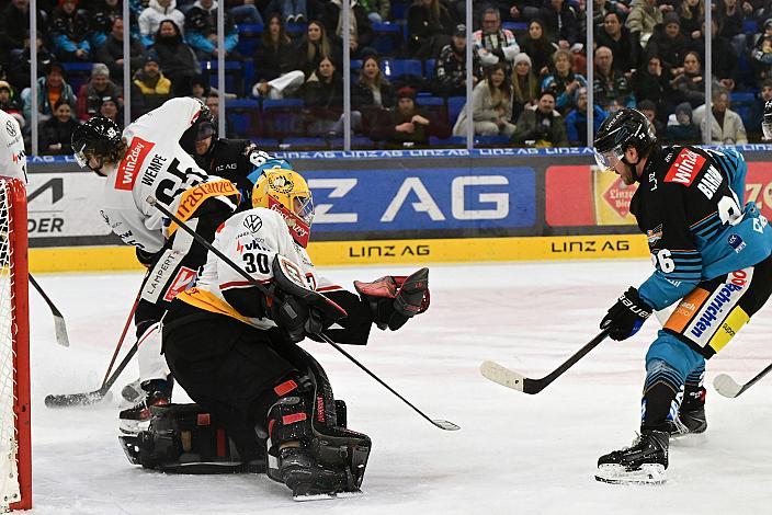 Tormann Alex Caffi (Pioneers Vorarlberg), Travis Barron (Steinbach Black Wings Linz), 27. Runde ICE, Steinbach Black Wings Linz vs Pioneers Vorarlberg, Linz AG Eisarena 