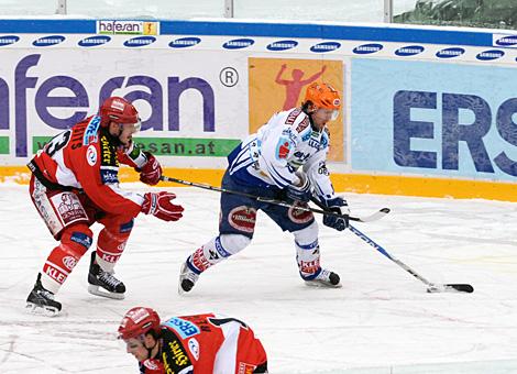 Roland Kaspitz VSV verfolgt von Hannes Kirisits KAC Stadion Klagenfurt