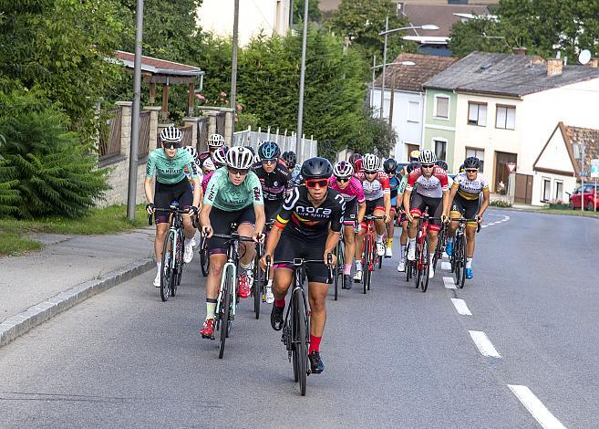 Agnes Kittel (AUT, Team Sport Nora) an der Spitze des Damenfeldes, ÖSTM Strasse Mattersburg, Österreichische Staatsmeisterschaft U23, Elite Damen und Herren