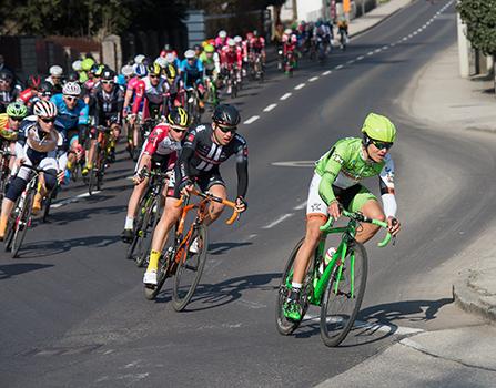 das Hauptfeld mit Florian Gaugl (AUT, Hrinkow Advarics Cycleang Team) und Martin Weiss, AUT (Tirol Cycling Team)