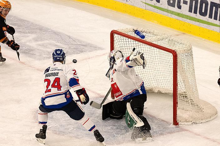 Colin Smith (Steinbach Black Wings Linz), Tormann Thomas McCollum (HC Tiwag Innsbruck - Die Haie)  Steinbach Black Wings Linz vs HC Tiwag Innsbruck - Die Haie, bet-at-home ICE Hockey League