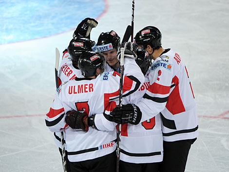 Team Austria feiert das 1 zu 0, Team Austria. Oesterreich und Team Ukraine  