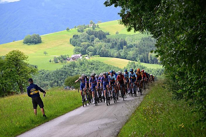 Das Peloton am Weg durch Oberösterreich von St. Florian zur  Höss, Hinterstoder , 14. Int. Raiffeisen OÖ-Radrundfahrt UCI Kat. 2.2