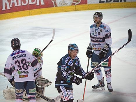 Patrick Spannring, Linz feiert, EHC Liwest Black Wings Linz vs Fehervar AV19