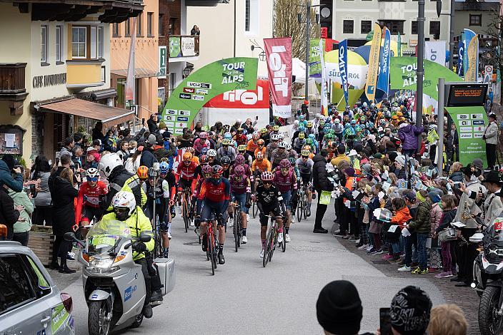 Start in Reith im Alpachtal  46. Tour of the Alps, 1. Etappe, Reith im Alpbachtal - Ritten 165.2km