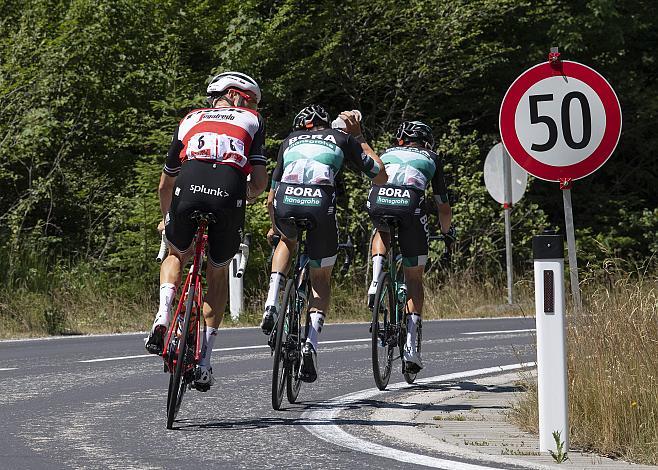 Gregor MÃ¼hlberger (AUT, Bora - Hansgrohe). Michael Gogl (AUT, Trek - Segafredo), Patrick Konrad (AUT, Bora - Hansgrohe) Herren Elite Rad Strassen Staatsmeisterschaft, Mondsee